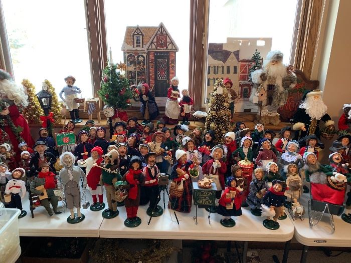 Large collection of vintage Byers Choice/Williamsburg carolers, most signed