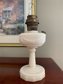 Antique Aladdin Lincoln Drape Nu-Type Model B buttercream glass oil lamp