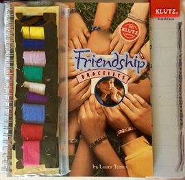 Friendship Bracelets by Klutz