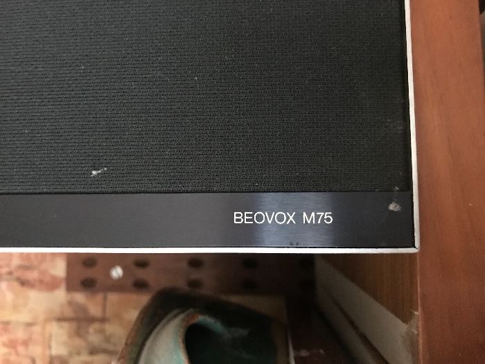 Bang & Olufsen sound system pair of speakers beovox m75 