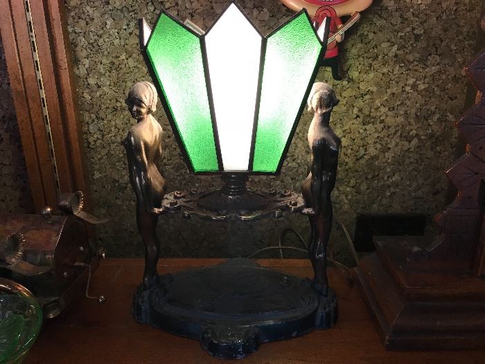 Beautiful figural Art Deco lady lamp 