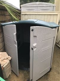 Rubbermaid storage unit