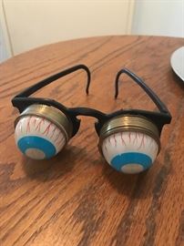 Vintage googly eye glasses. Slinky Crazy Eyes