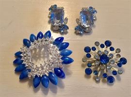 Jeweled blue tone brooches and earrings 