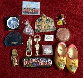 Various novelty souvenirs 