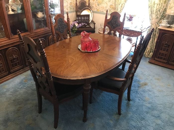 Vintage Thomasville Dining Room Table with Six Chairs