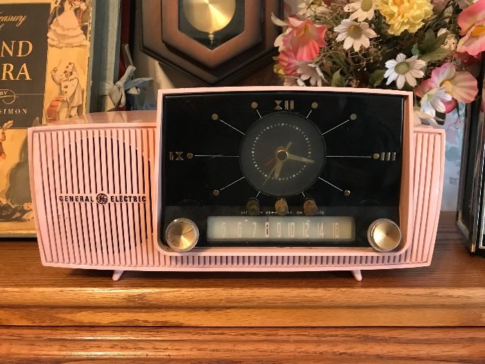 Retro General Electric Pink Radio