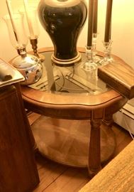 Set of end tables 