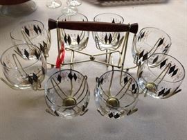 mid-century glassware  Federal "Black Diamond" roly poly glasses in caddy