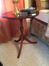 vintage mahogany pie crust table 