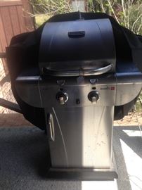 Infrared gas grill with tank and cover