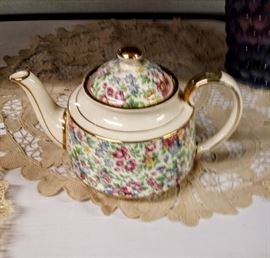 CHINTZ TEAPOT