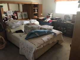 Queen size bed, large cabinet headboard. Towels. Knick knacks. Lightweight quilt type bedspread and shams.