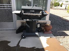 Holland Grill hardly used