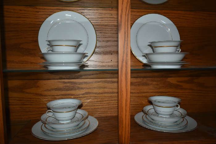 NORITAKE CHINA SET-SETTING FOR 12