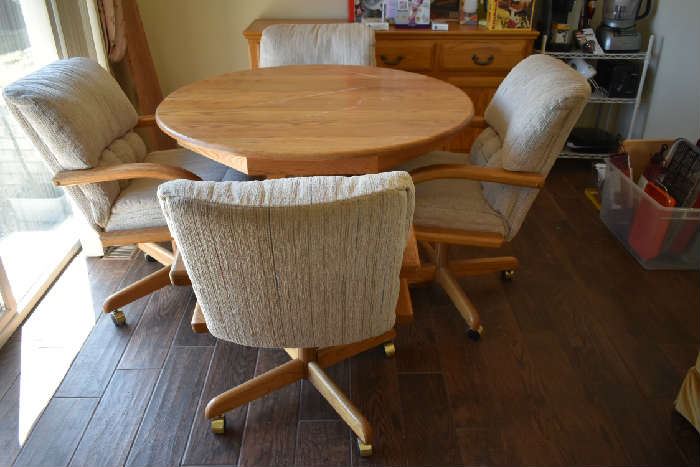 KITCHEN TABLE W/1 LEAF & 4 ROLLING CHAIRS