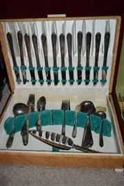 FLATWARE SET