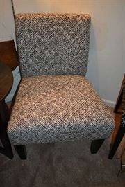 ACCENT CHAIR