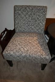 ACCENT CHAIR