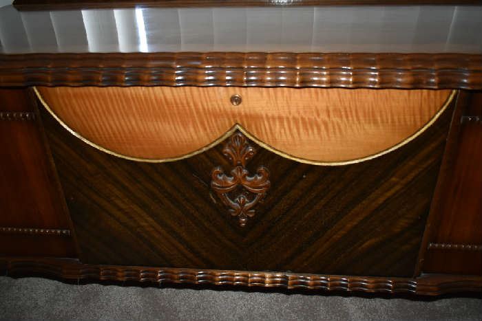 DETAIL ON CHEST