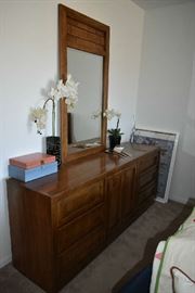 DRESSER W/MIRROR