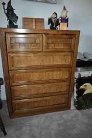 DRESSER