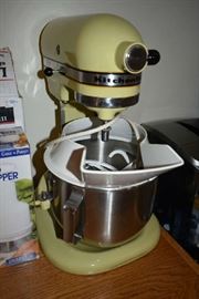 KITCHEN AID STAND MIXER