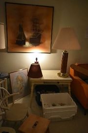 ACCENT FURNITURE, LAMPS, WALL ART