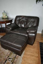 OVERSIZED CHAIR W/STORAGE OTTOMAN