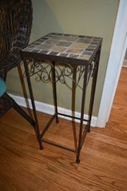 ACCENT TABLE