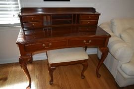 THOMASVILLE WRITING DESK & BENCH