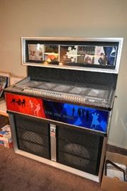 VINTAGE JUKE BOX