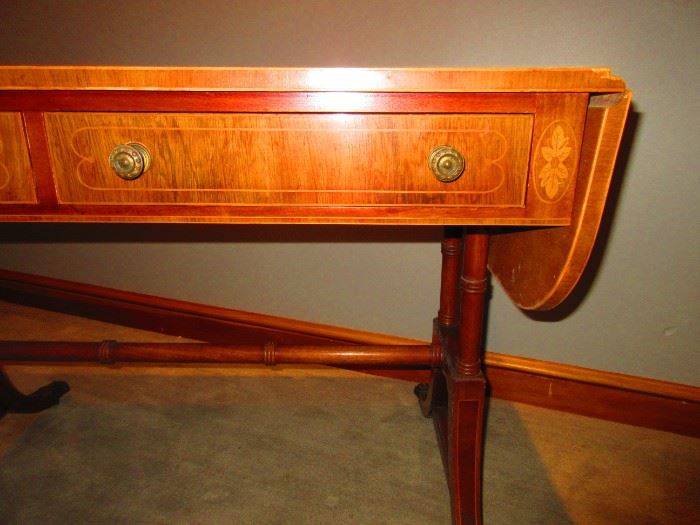 Detail of 2-drawer Pembroke table
