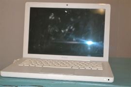 MAC BOOK LAPTOP COMPUTER