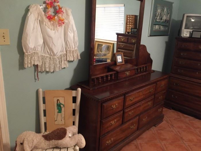 Dresser to Queen Size Bedroom Set
