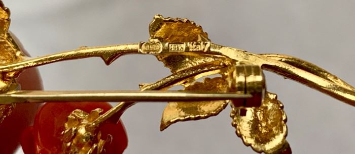 18k gold and coral brooch, Italy, UnoAErre