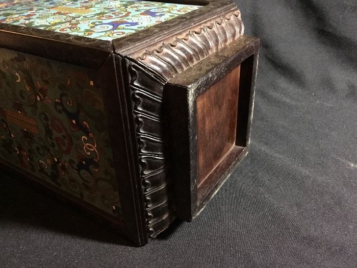 Bid item only. Please text in/email or show up in person @ the Estate sale and place a silent bid on this item.