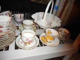 Vintage Tea Cups/Saucers