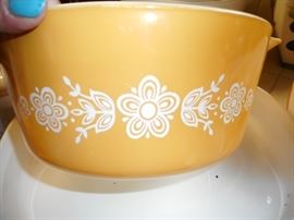 Pyrex Daisy Gold