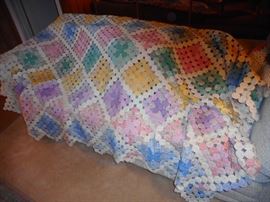 Vintage Hand Made Yo Yo Quilt