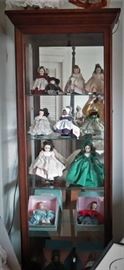 Curio Case...Madam Alexander Dolls