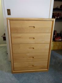 5 Drawer Dresser by Dixie Furniture Company