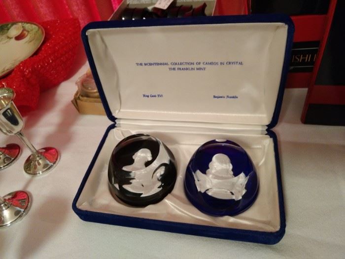 Bicentennial Collection of Cameos in Baccarat Crystal Louis XVI and Benjamin Franklin