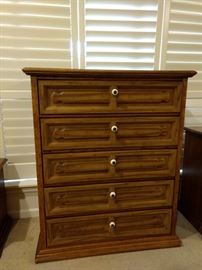 Bassett Furniture 5 Drawer Dresser - Mid Century Solid wood 