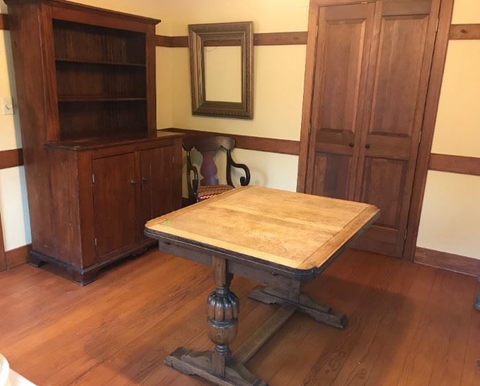 Antique Pub Table with 2 pull out leaves