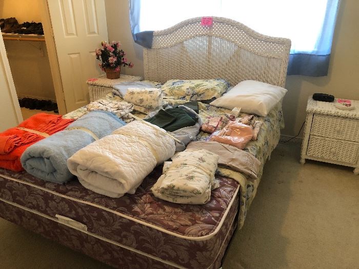 Wicker bedroom set/linens