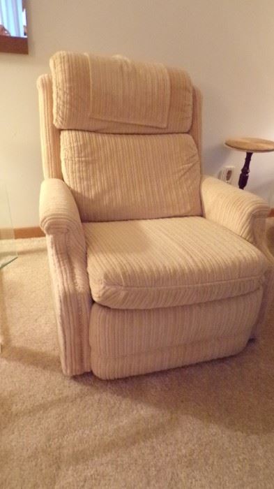 Nice Recliner, like new (we have another one like it)