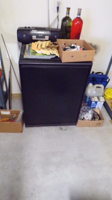 nice apartment size Refrigerator, works good