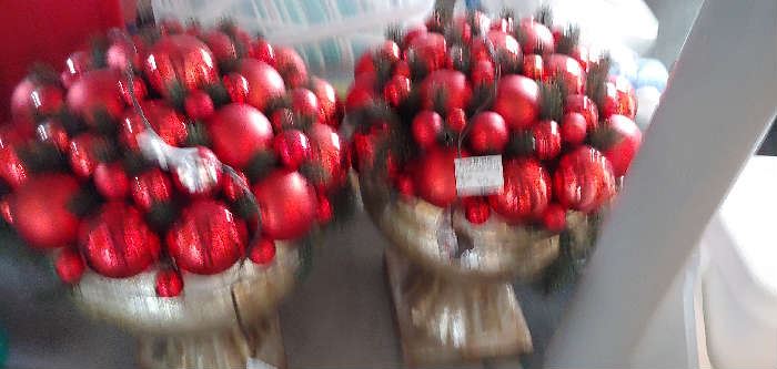 Xmas urns--with lights