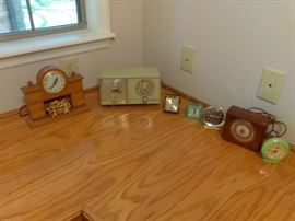 Vintage radios & clocks